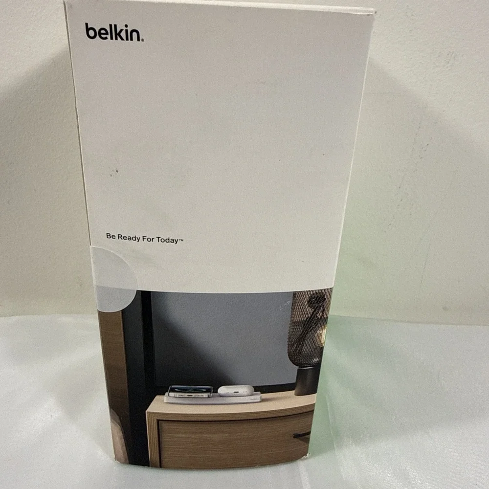 Belkin BoostCharge Pro 2-in-1 Wireless Charging Pad with MagSafe 15W - BRAND NEW